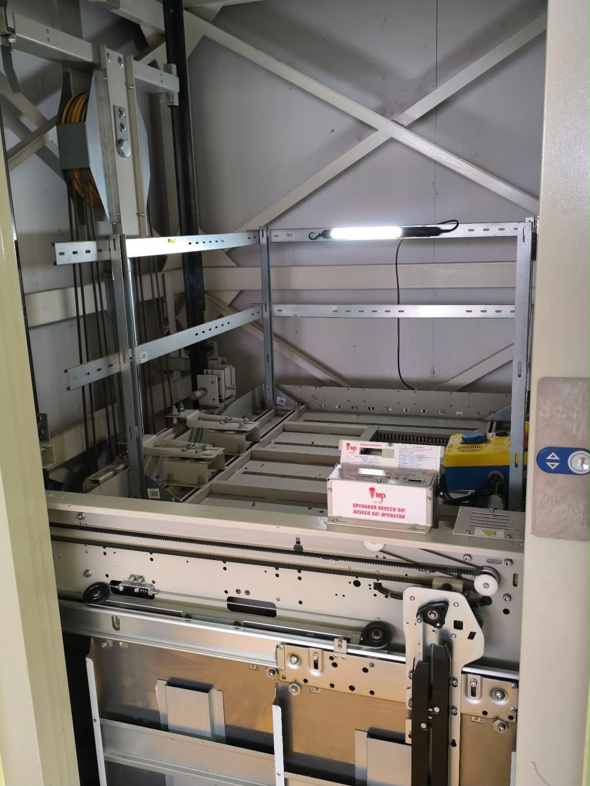 Ascensor interior instalado por Ascensores Skylift